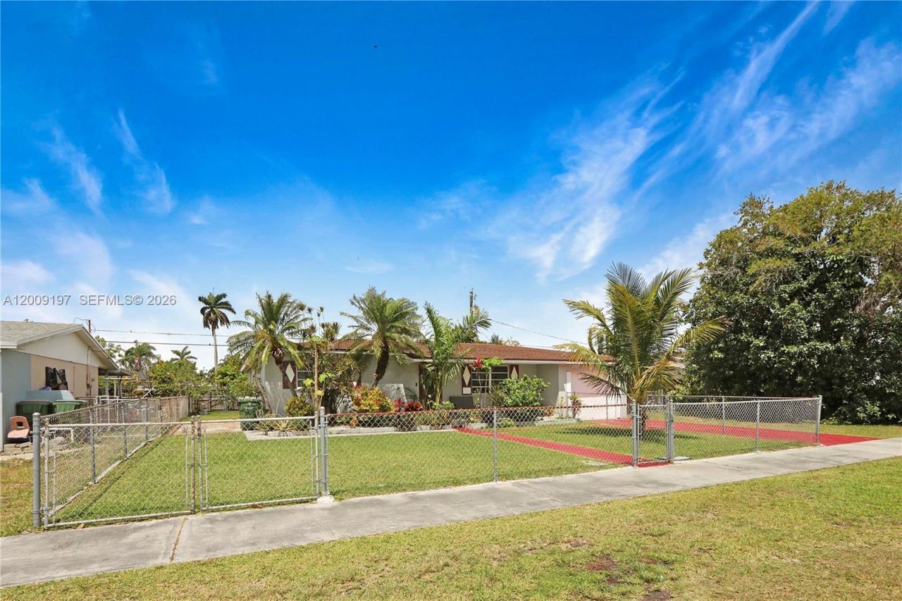 1762 NW 8th Ave, Homestead, FL 33030 Photo