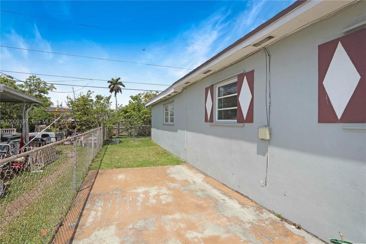 1762 NW 8th Ave , Homestead, FL 33030 Photo