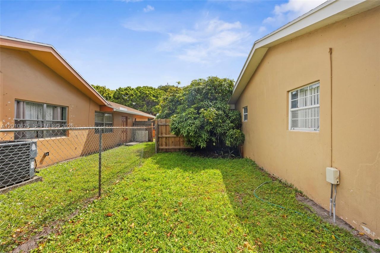 1831 Hiltonia Cir , West Palm Beach, FL 33407 Photo