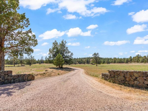 19450 Dusty Loop, Bend, OR 97701