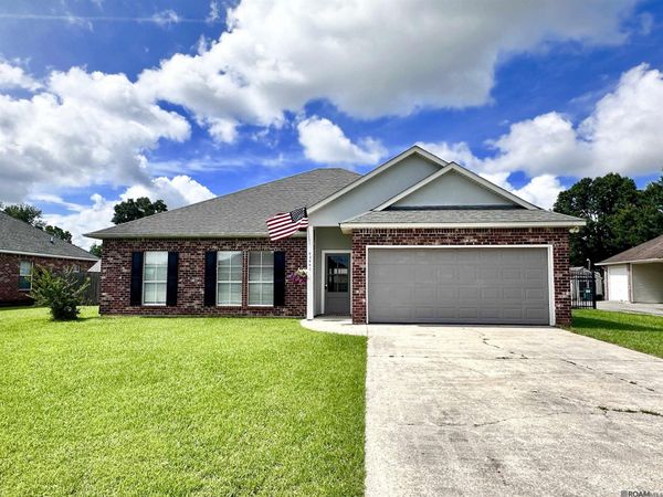 43446 Galvez Oaks Dr, Prairieville, LA 70769