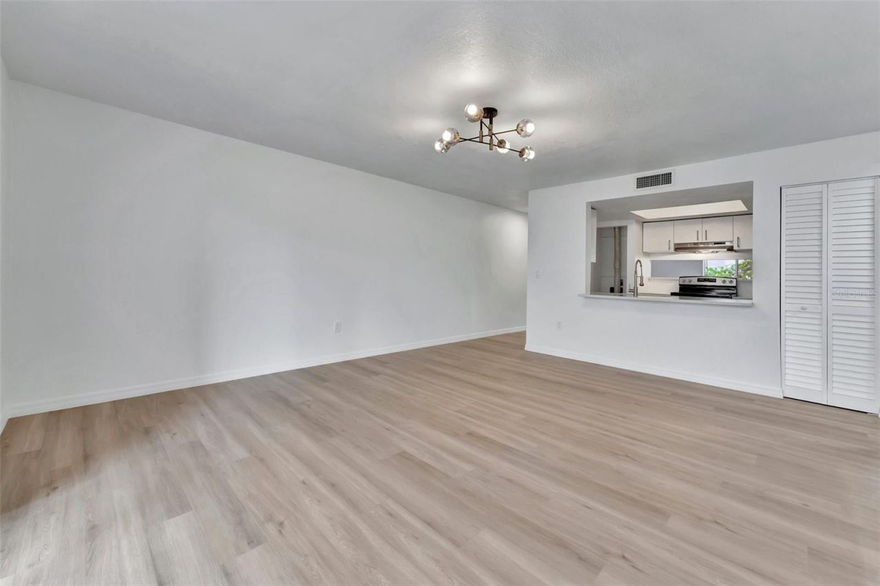 9940 7th Way N, Unit 101, Saint Petersburg, FL 33702 Photo