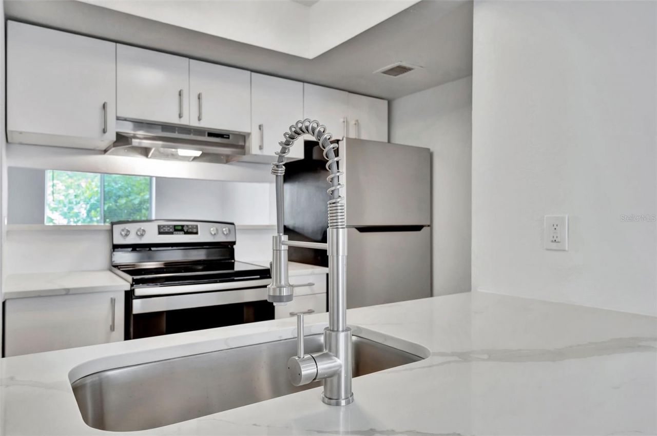 9940 7th Way N, Unit 101, Saint Petersburg, FL 33702 Photo