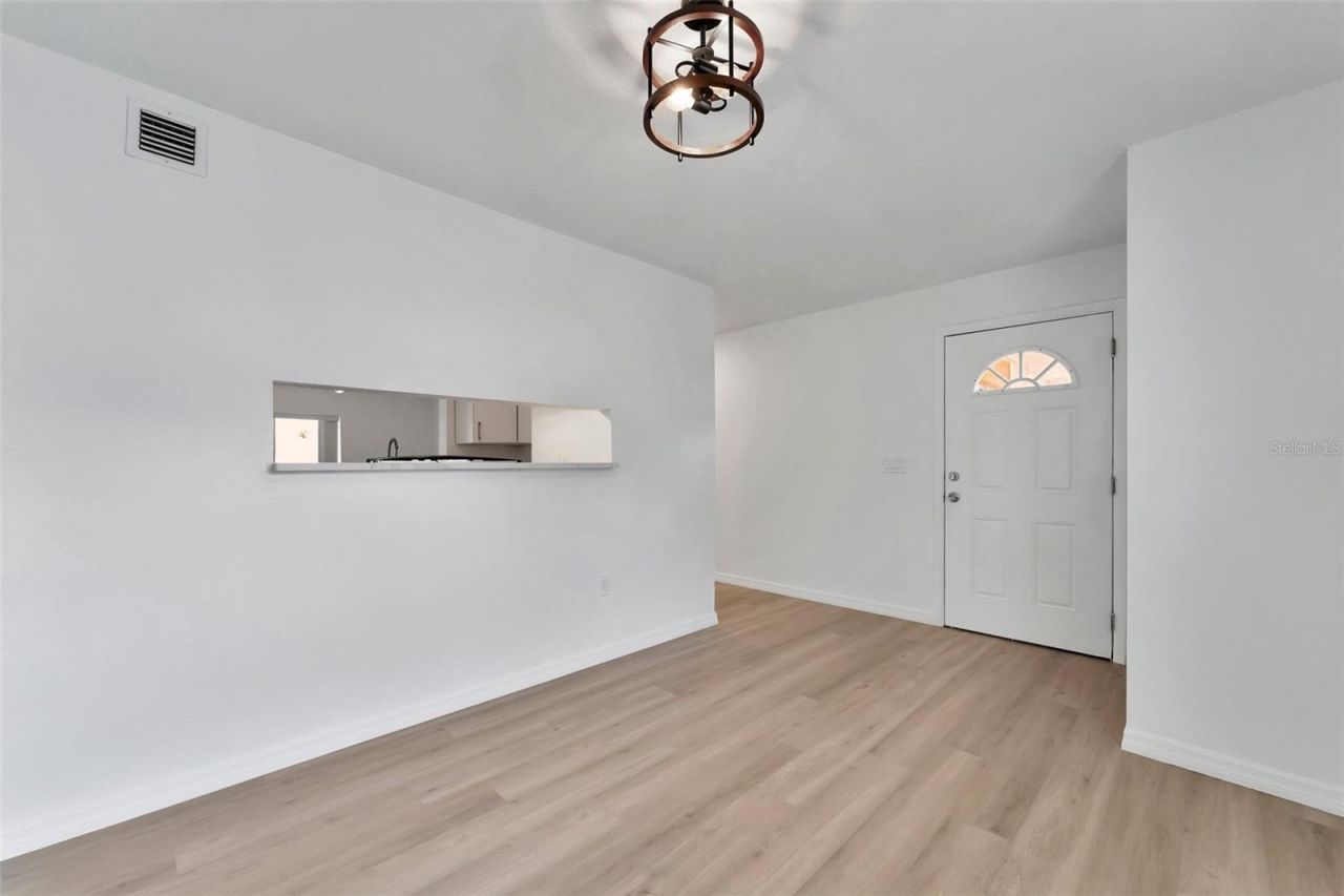 9940 7th Way N, Unit 101, Saint Petersburg, FL 33702 Photo