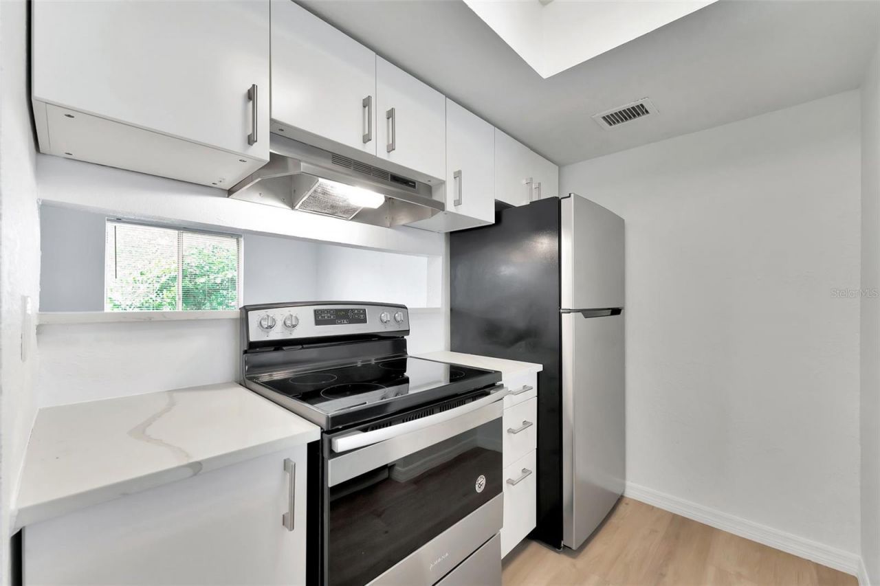 9940 7th Way N, Unit 101, Saint Petersburg, FL 33702 Photo