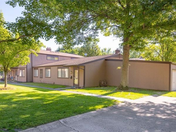 26702 Lake Of The Falls Boulevard , Olmsted Falls, OH 44138