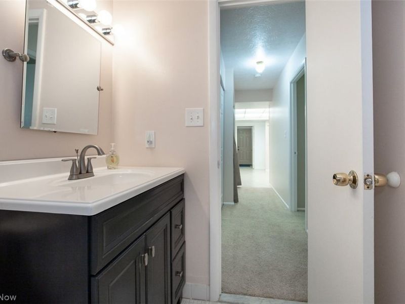 26702 Lake Of The Falls Boulevard, Olmsted Falls, OH 44138 Photo 14