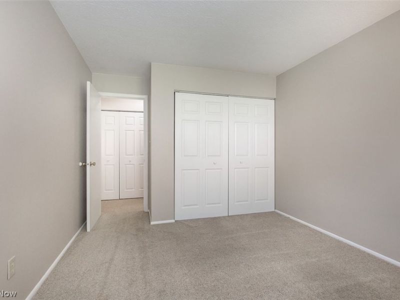 26702 Lake Of The Falls Boulevard, Olmsted Falls, OH 44138 Photo 18