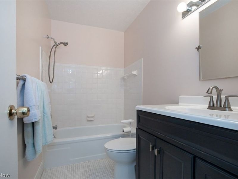 26702 Lake Of The Falls Boulevard, Olmsted Falls, OH 44138 Photo 19