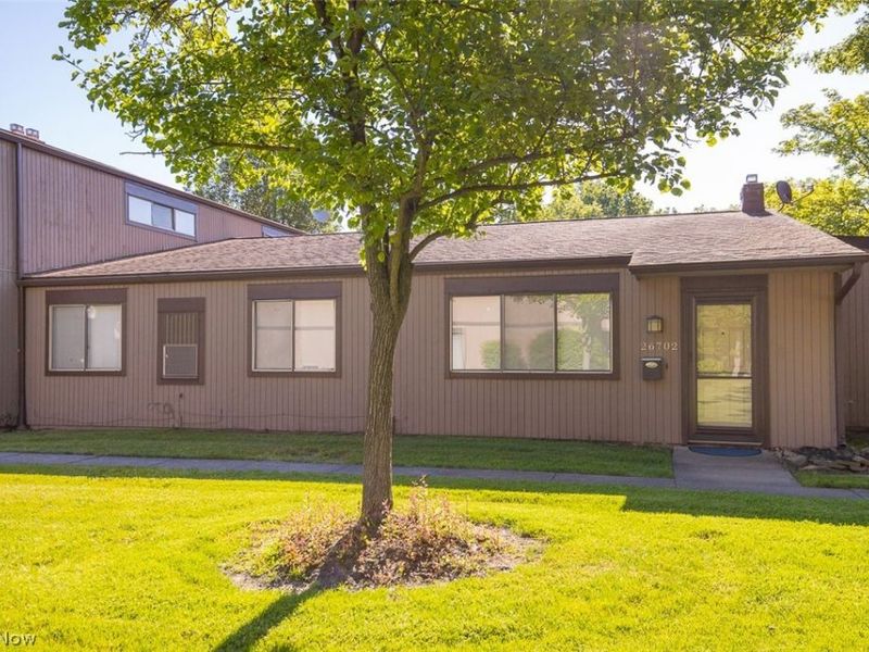 26702 Lake Of The Falls Boulevard, Olmsted Falls, OH 44138 Photo 2