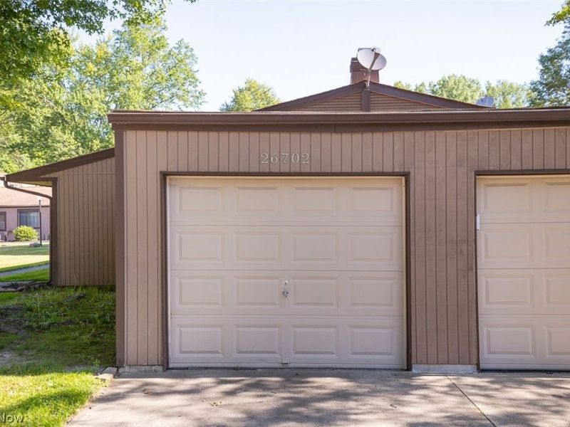 26702 Lake Of The Falls Boulevard, Olmsted Falls, OH 44138 Photo 3