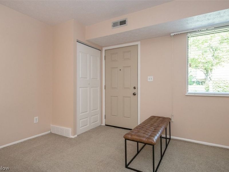 26702 Lake Of The Falls Boulevard, Olmsted Falls, OH 44138 Photo 4