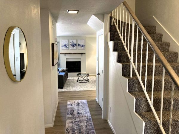 6813 Los Trechos Court NE, Albuquerque, NM 87109