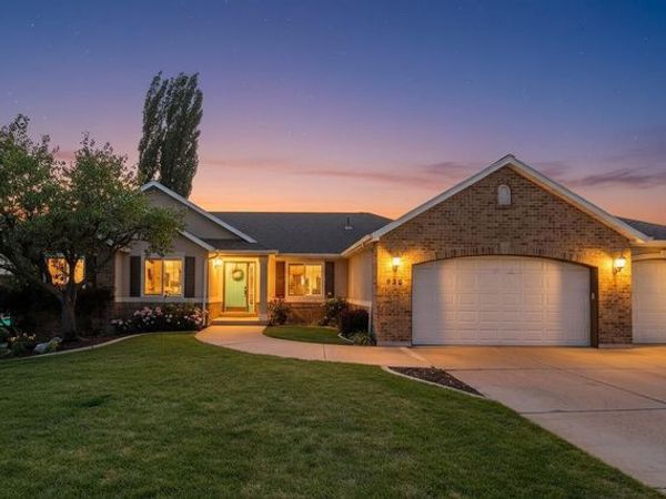936 S DAVIS CREEK LN E, Farmington, UT 84025
