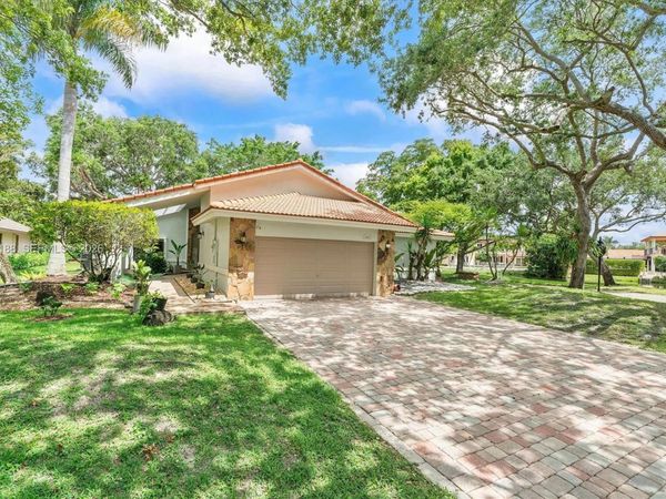 1001 SW 93rd Ave , Plantation, FL 33324