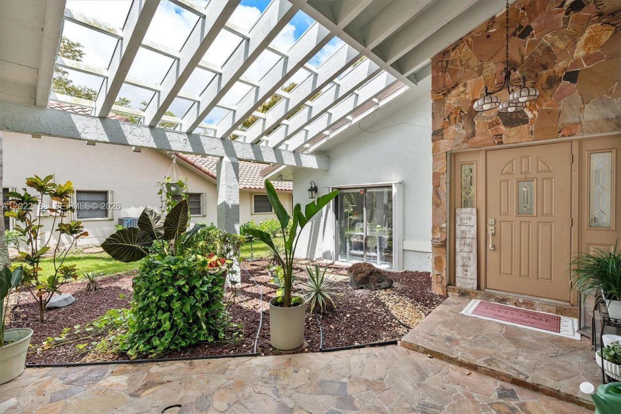 1001 SW 93rd Ave, Plantation, FL 33324 Photo