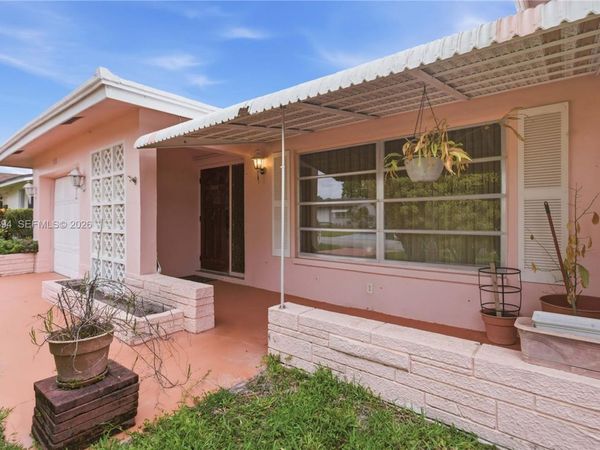 4901 NW 53rd St , Tamarac, FL 33319