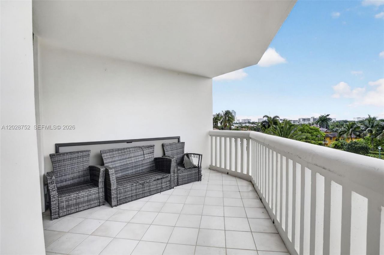1000 Island Blvd , Unit 503, Aventura, FL 33160 Photo