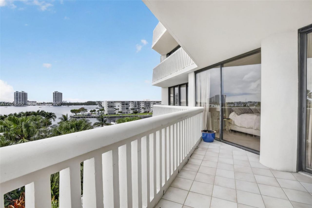 1000 Island Blvd , Unit 503, Aventura, FL 33160 Photo
