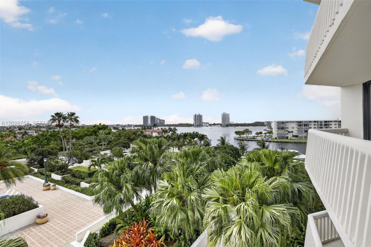 1000 Island Blvd , Unit 503, Aventura, FL 33160 Photo