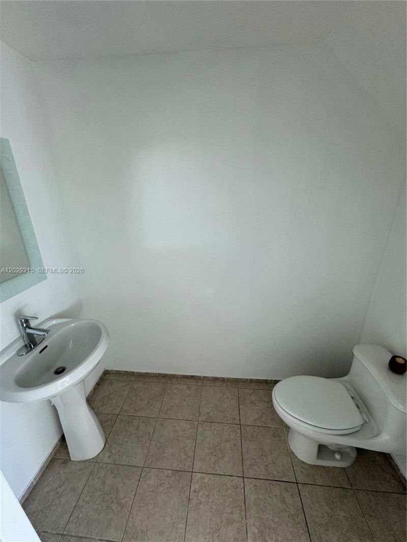 60 SW 13th St, Unit 2807, Miami, FL 33130 Photo