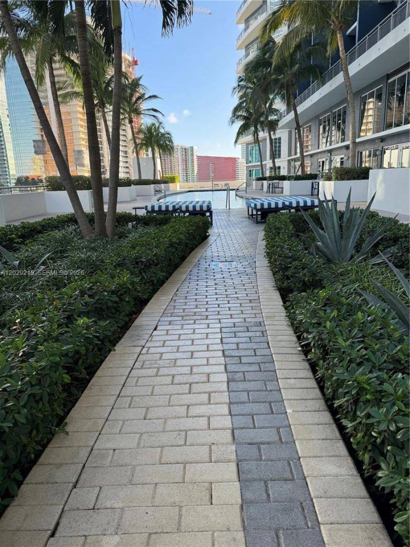 60 SW 13th St, Unit 2807, Miami, FL 33130 Photo