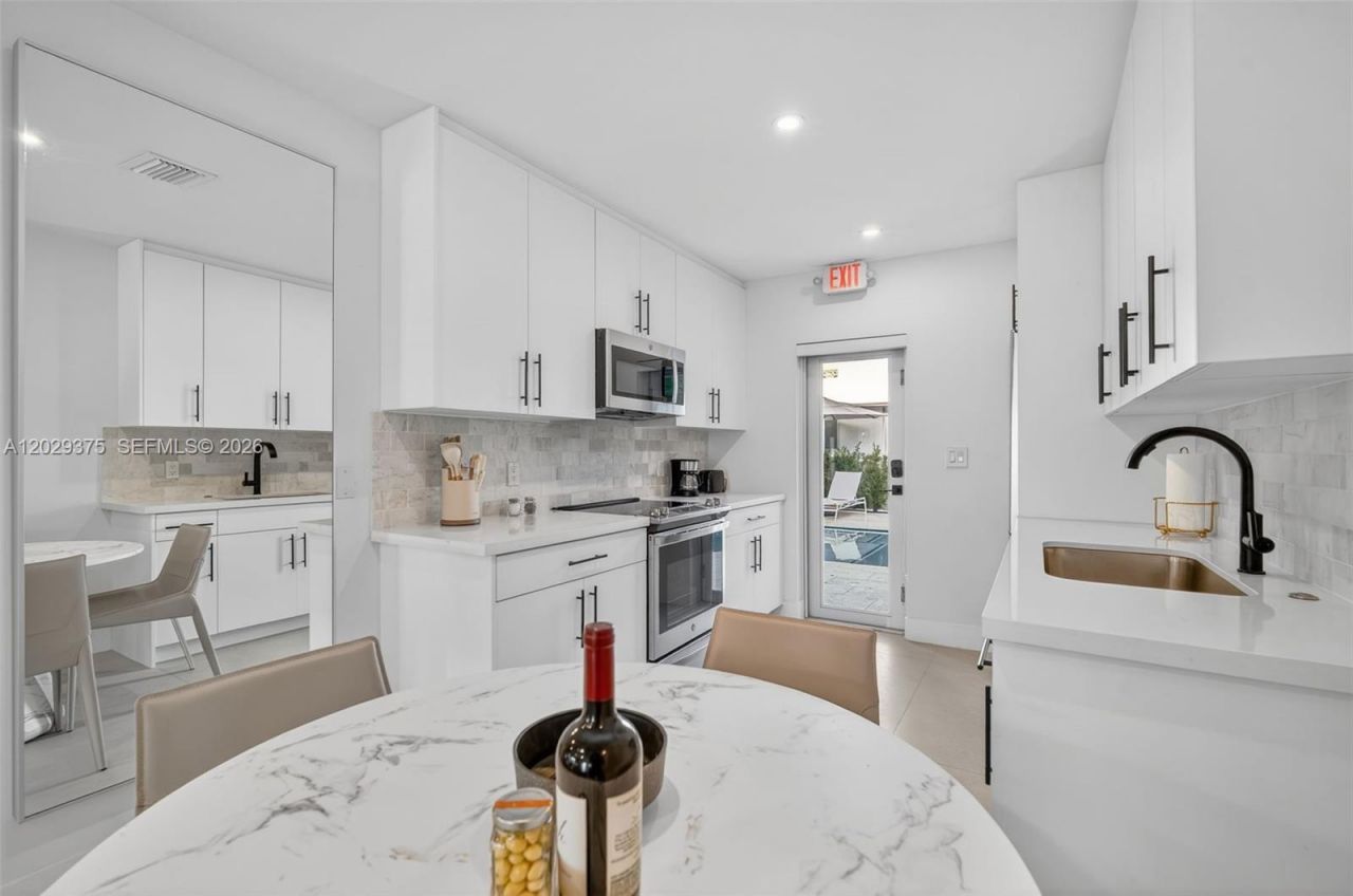 8109 Harding Ave , Miami Beach, FL 33141 Photo
