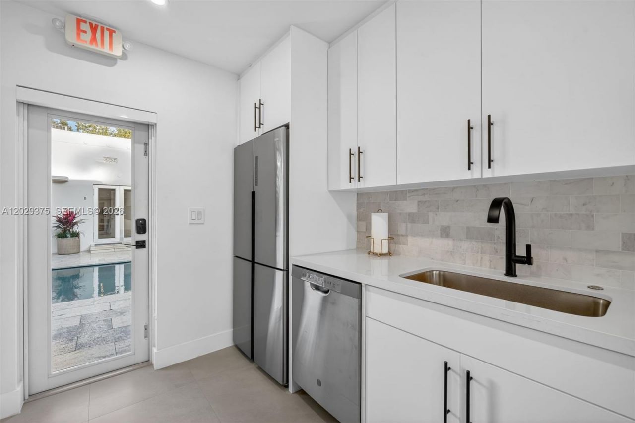 8109 Harding Ave , Miami Beach, FL 33141 Photo