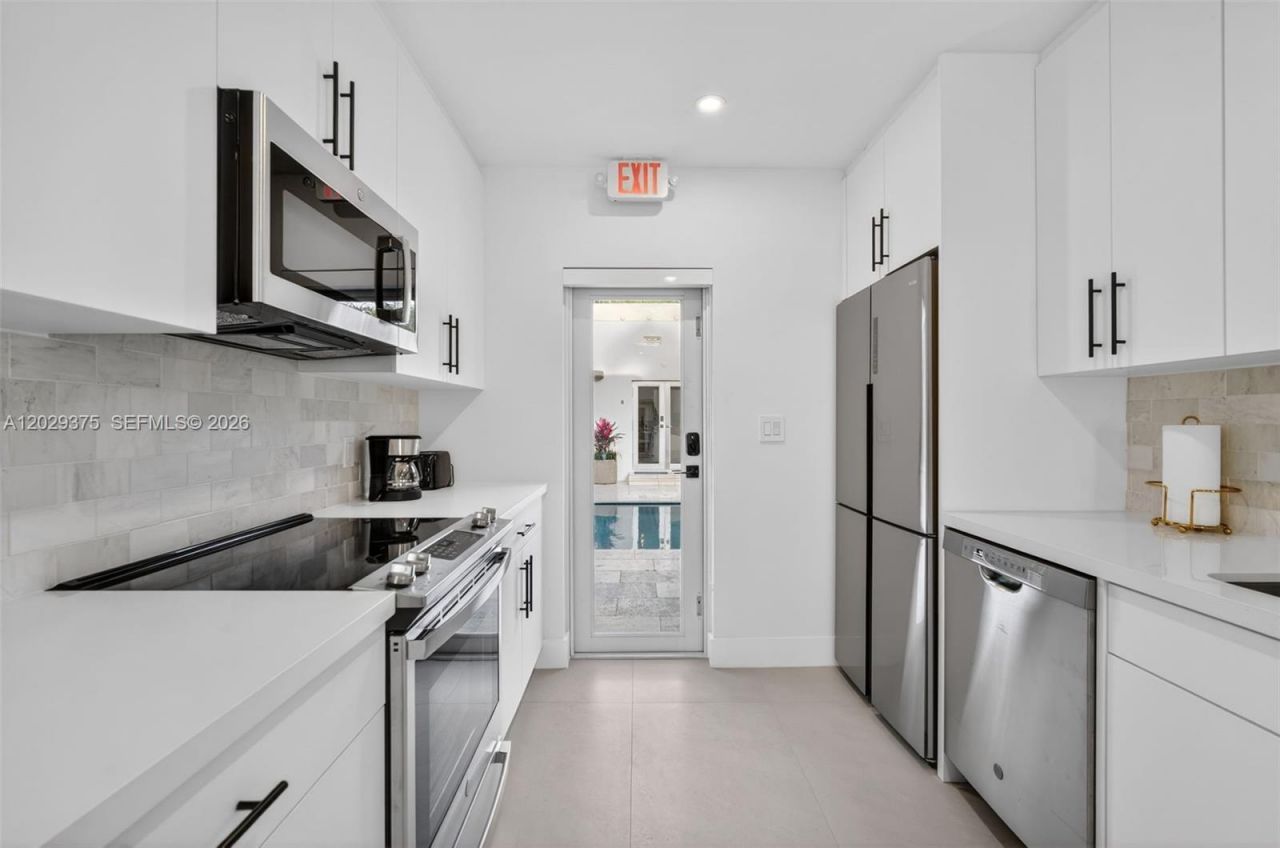 8109 Harding Ave , Miami Beach, FL 33141 Photo