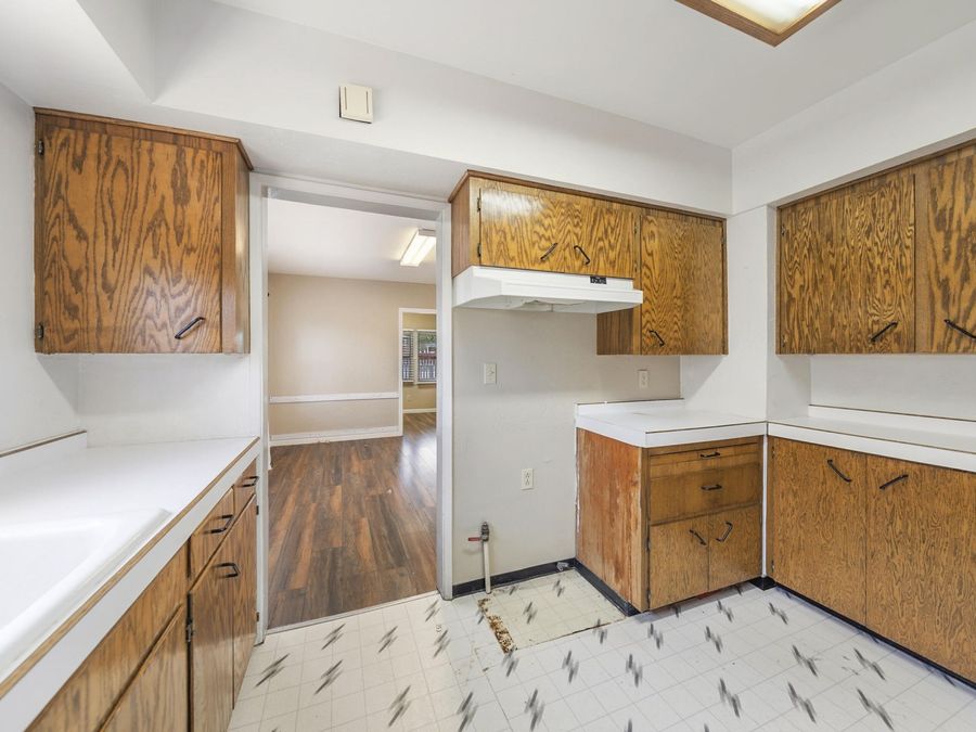 Property Image 100