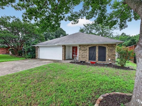 2128 Turf Club Drive , Arlington, TX 76017