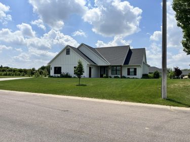 721 St James Circle, Litchfield, MN 55355
