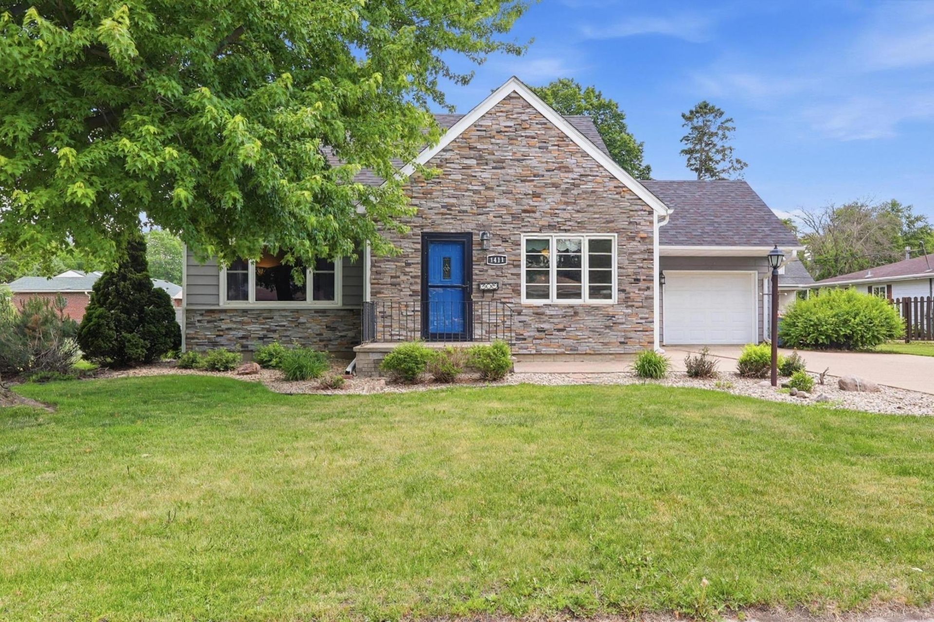1411 N Cedar Avenue , Owatonna, MN 55060