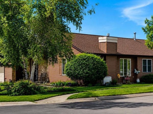 1352 Windsor Circle, Watertown, WI 53098