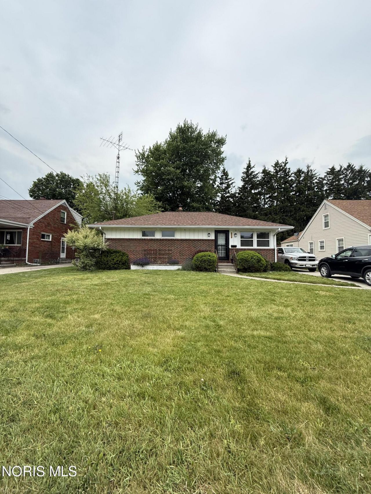 714 Highland Drive, Rossford, OH 43460 Main Photo