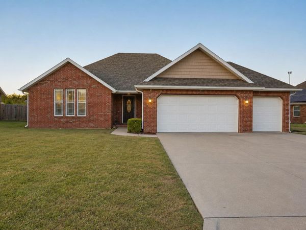 209 Sparrow Lane , Willard, MO 65781