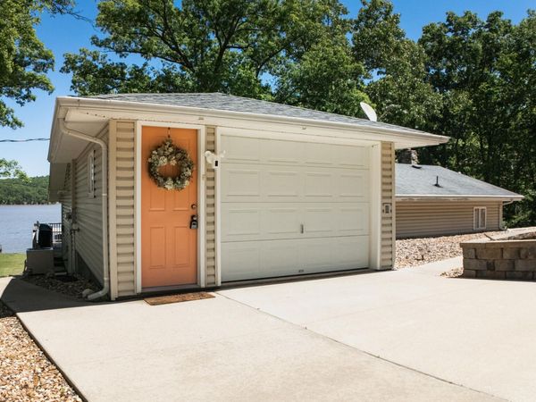 30850 Settlers Lane , Edwards, MO 65326