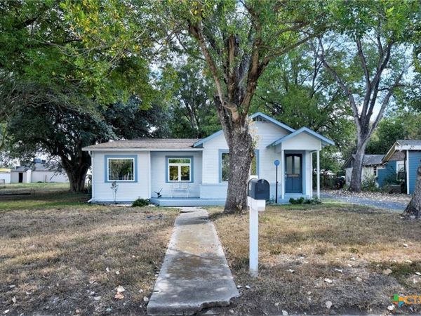 717 S Laurel Avenue , Luling, TX 78648