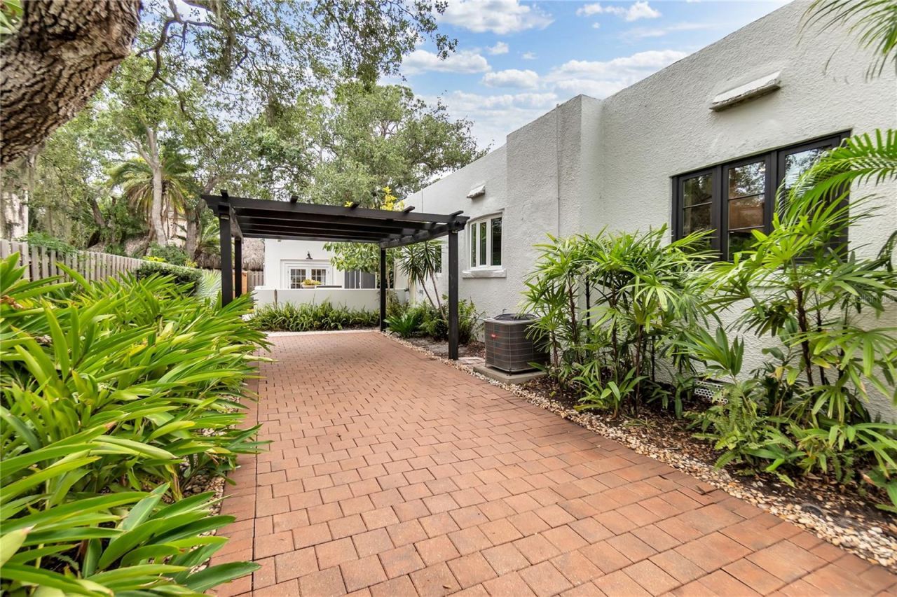 1864 Clematis St Street, Sarasota, FL 34239 Photo