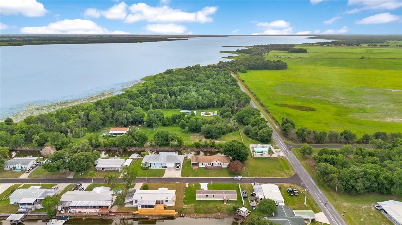 410 Lagoon Court, Kenansville, FL 34739 Photo