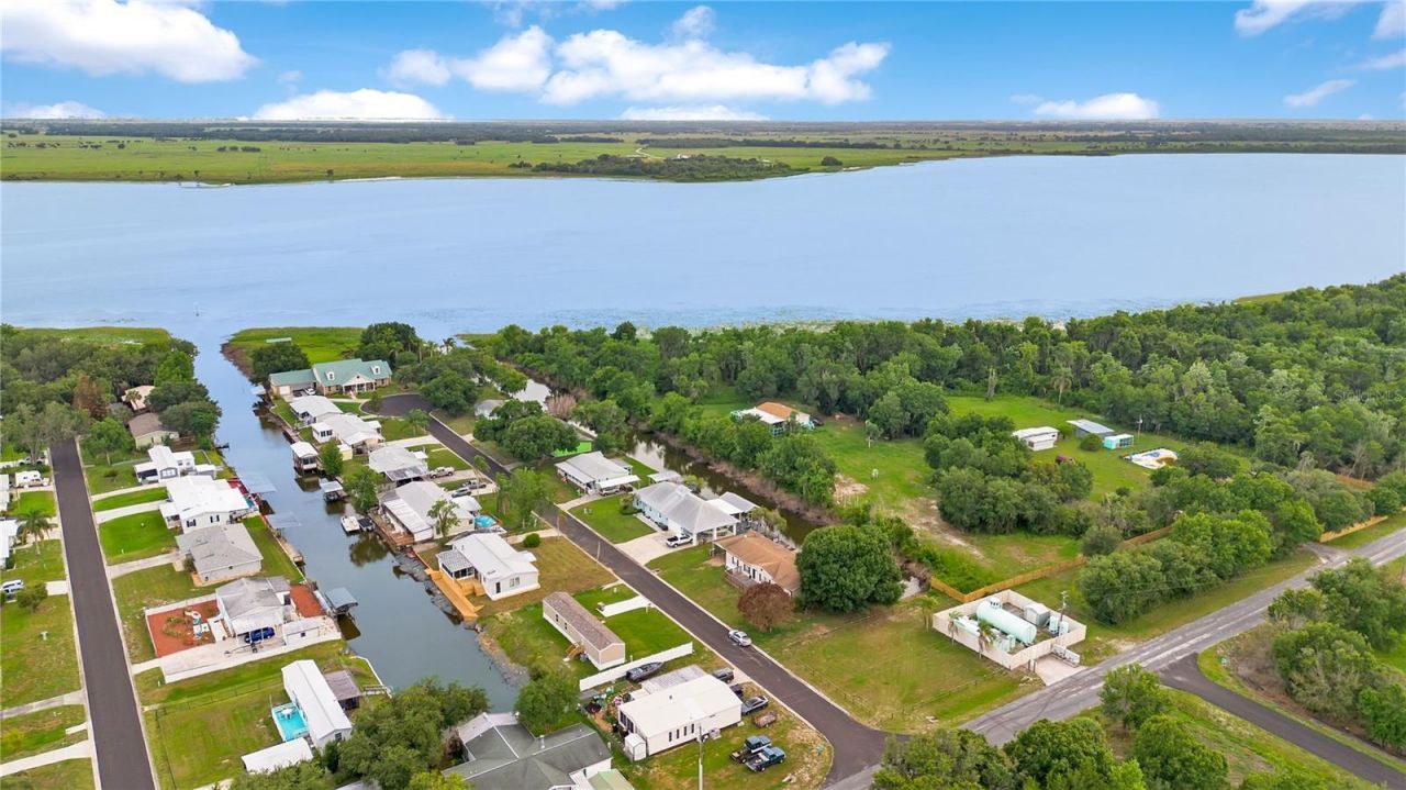 410 Lagoon Court, Kenansville, FL 34739 Photo