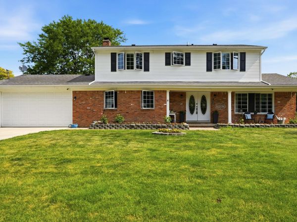 1888 Squaw Lagoon Drive, Oxford, MI 48371