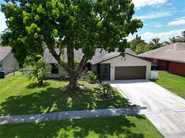 107 Starling Ave , Royal Palm Beach, FL 33411