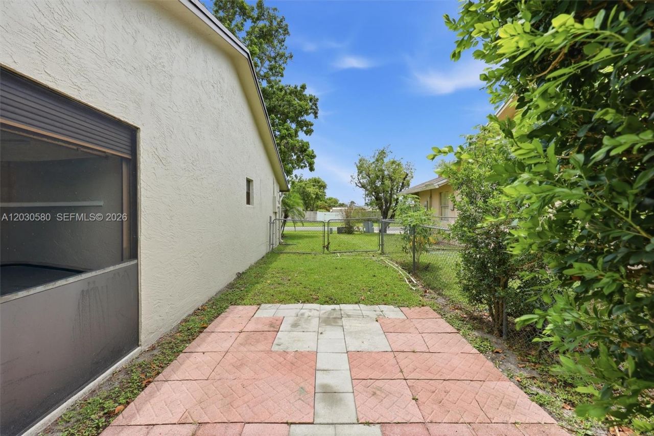 107 Starling Ave , Royal Palm Beach, FL 33411 Photo