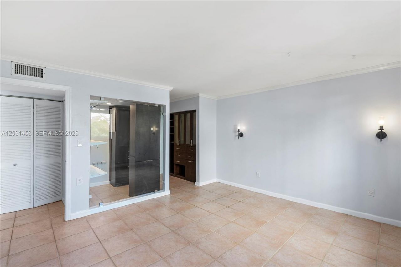 1605 Bay Rd , Unit 503, Miami Beach, FL 33139 Photo