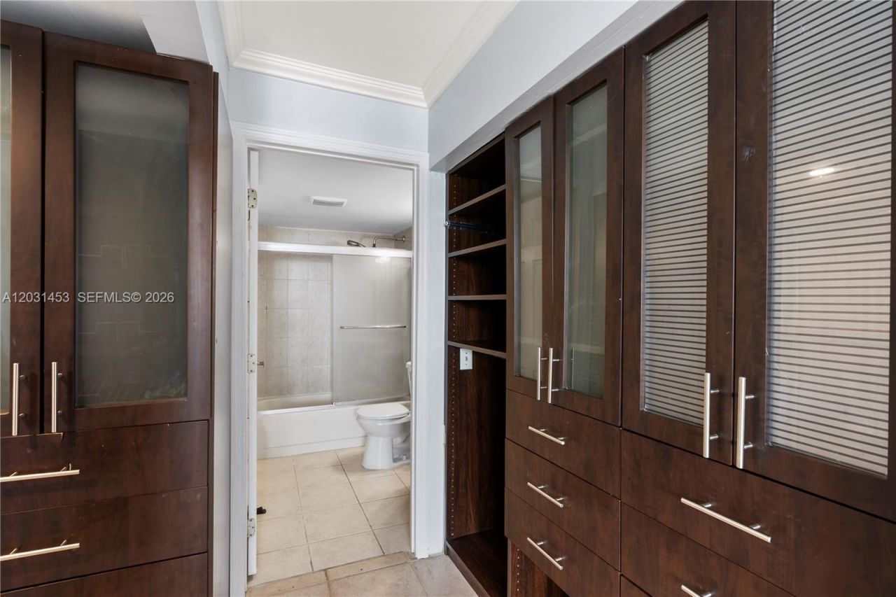 1605 Bay Rd , Unit 503, Miami Beach, FL 33139 Photo