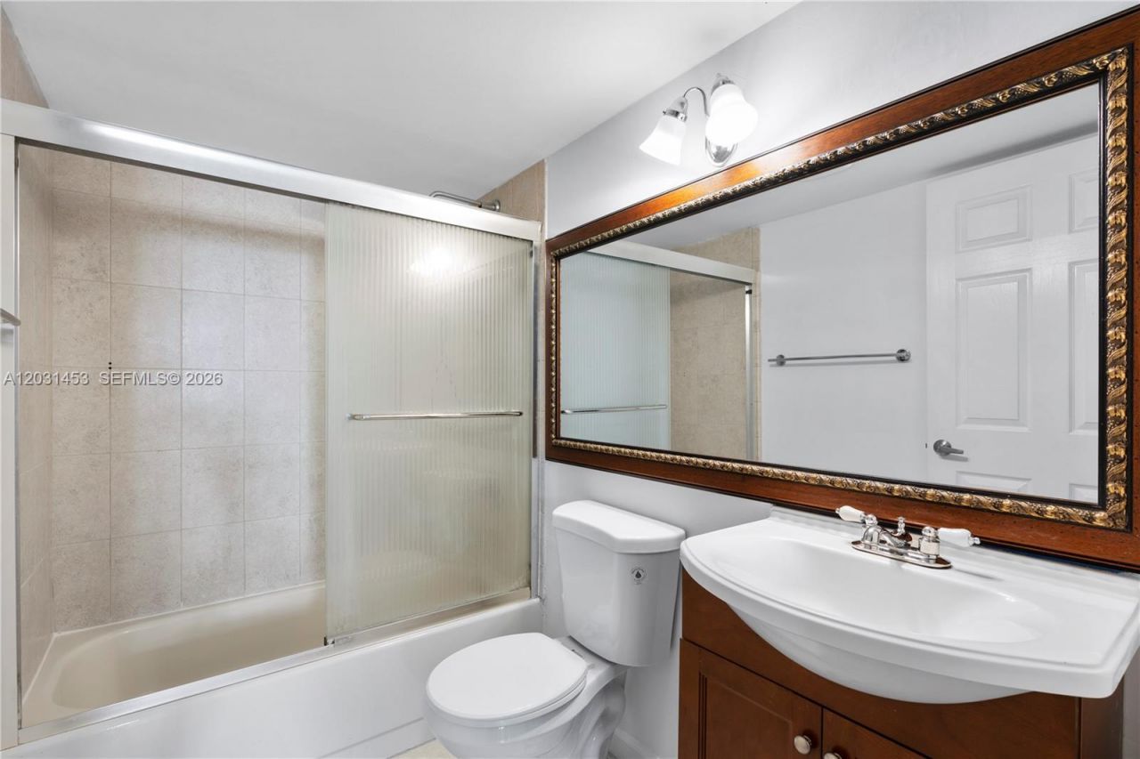 1605 Bay Rd , Unit 503, Miami Beach, FL 33139 Photo