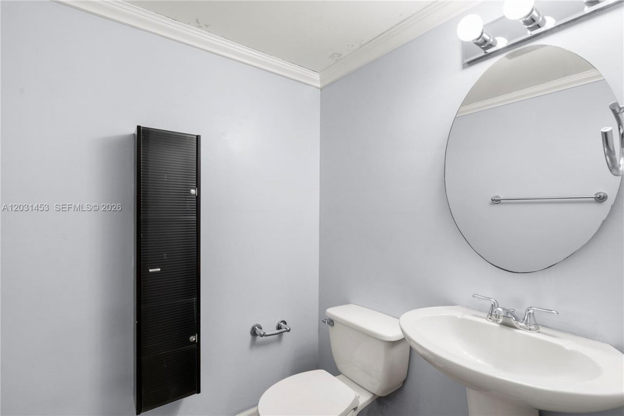 1605 Bay Rd , Unit 503, Miami Beach, FL 33139 Photo
