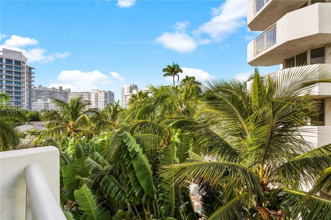 1605 Bay Rd , Unit 503, Miami Beach, FL 33139 Photo