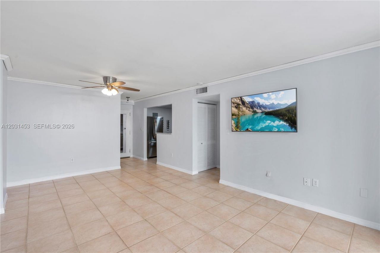 1605 Bay Rd , Unit 503, Miami Beach, FL 33139 Photo
